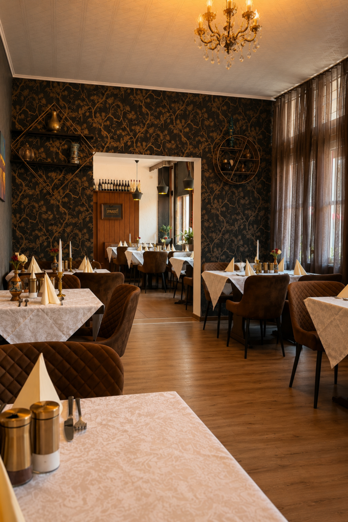 Stilvoll gedeckter Gastraum im PARS Restaurant Fulda